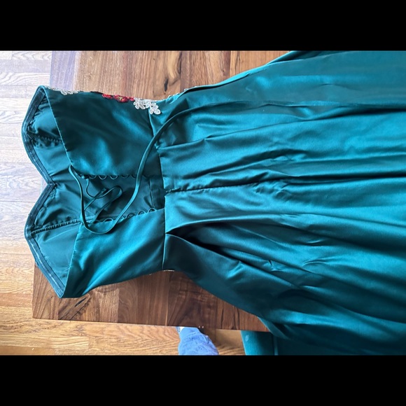 Blondie Nites gown - Picture 4 of 5